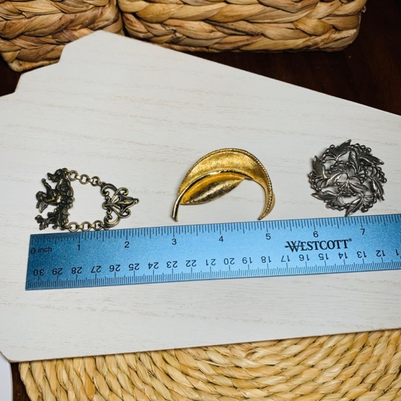 Classic Vintage Brooches, Lot of 3 - Picture 13 of 14